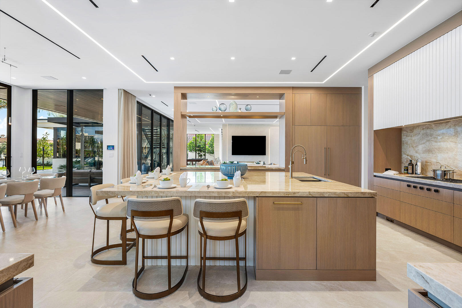ROYAL PALM YACHT & COUNTRY CLUB - Residential