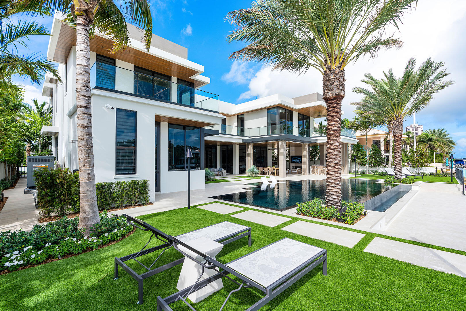 ROYAL PALM YACHT & COUNTRY CLUB - Residential