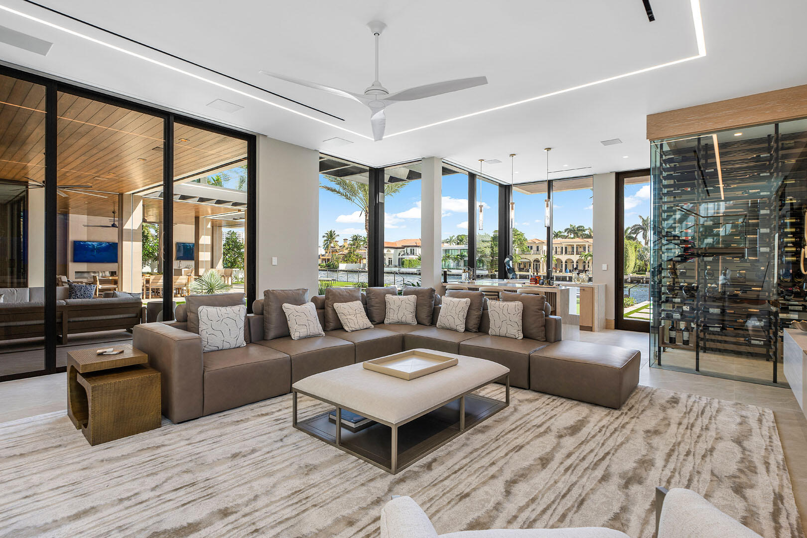 ROYAL PALM YACHT & COUNTRY CLUB - Residential