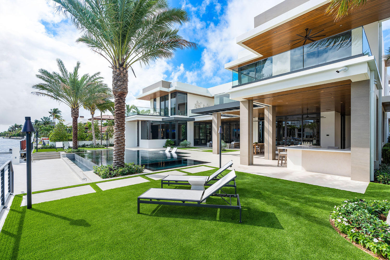 ROYAL PALM YACHT & COUNTRY CLUB - Residential