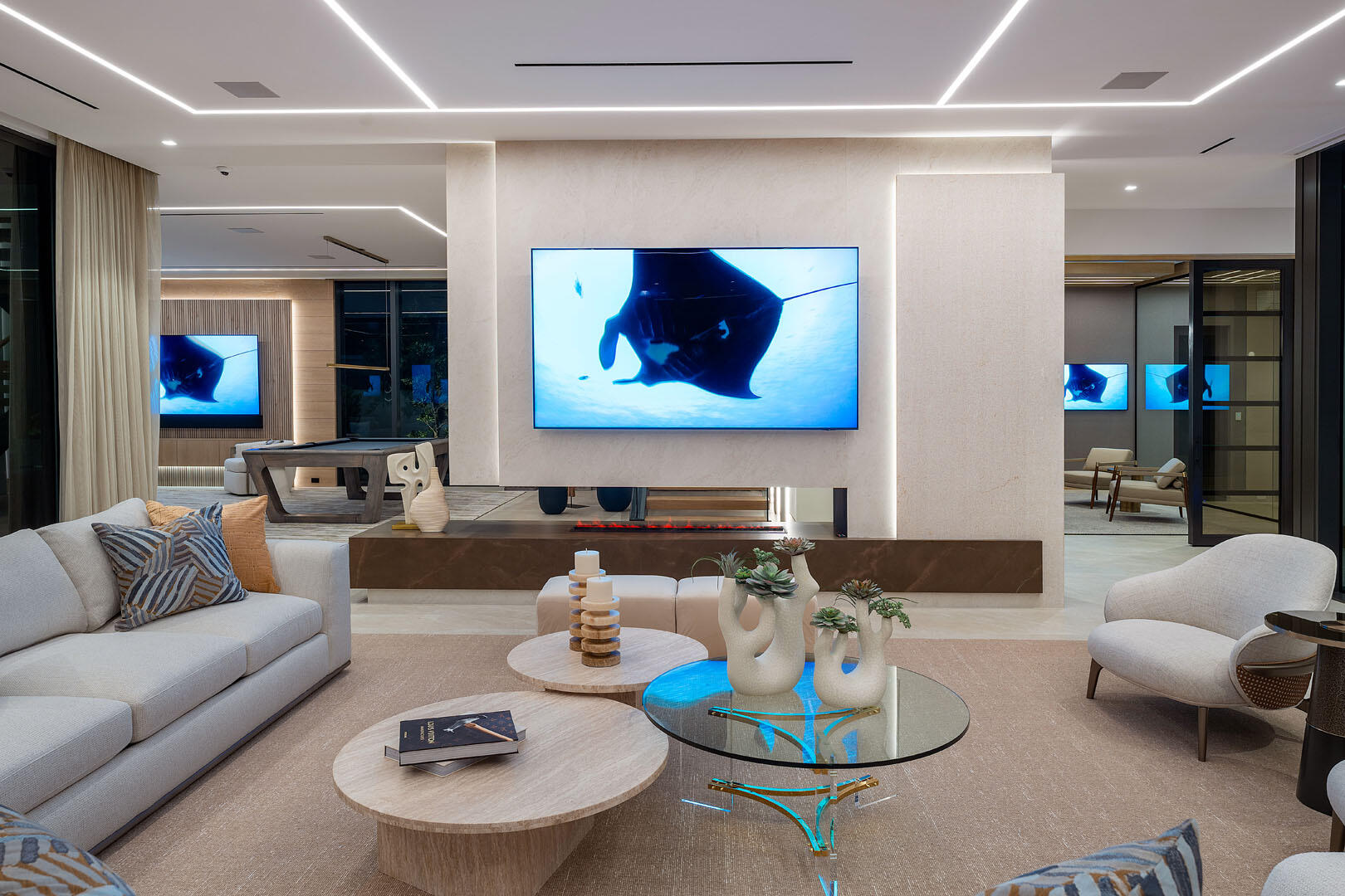 ROYAL PALM YACHT & COUNTRY CLUB - Residential