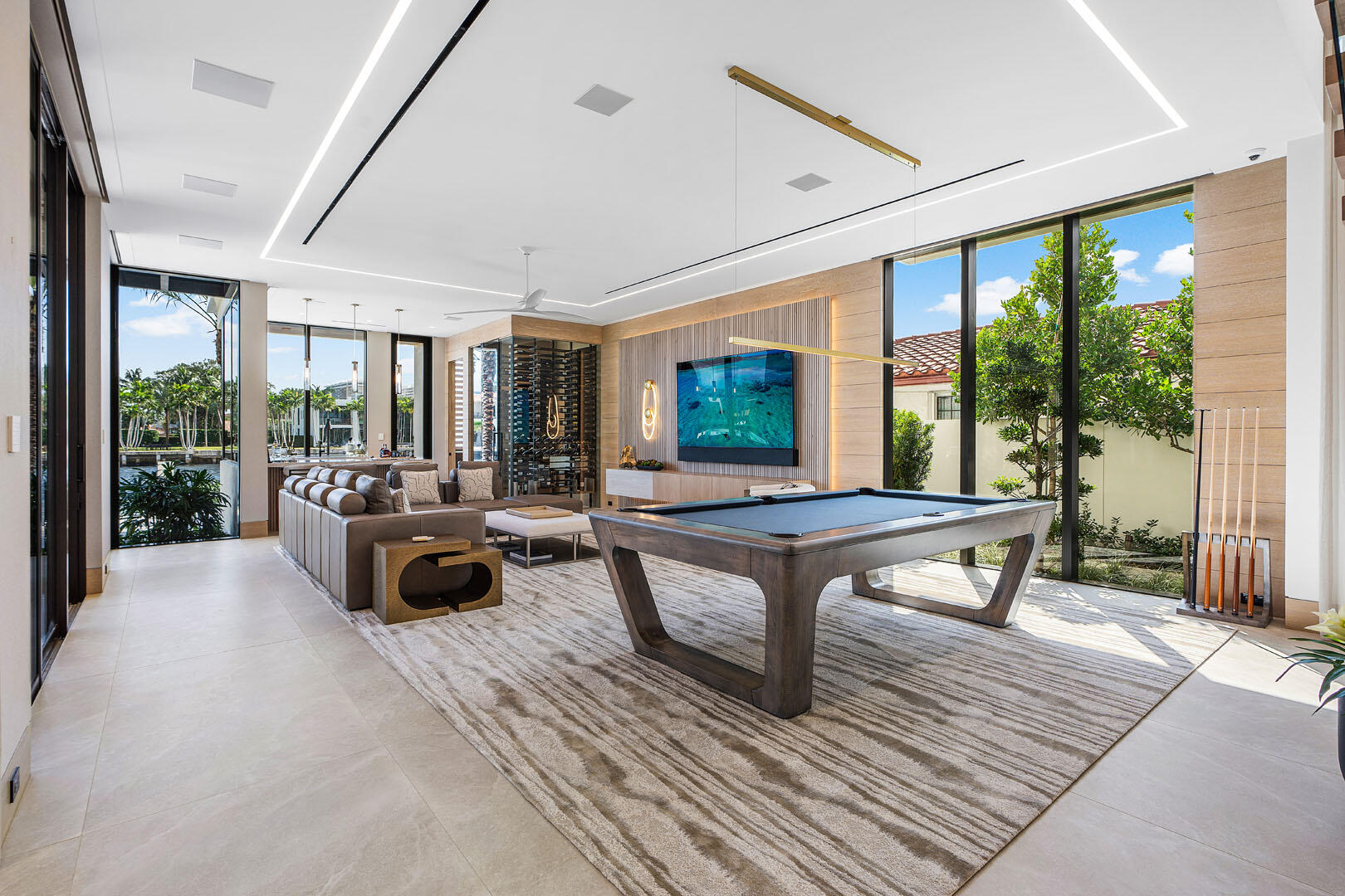 ROYAL PALM YACHT & COUNTRY CLUB - Residential