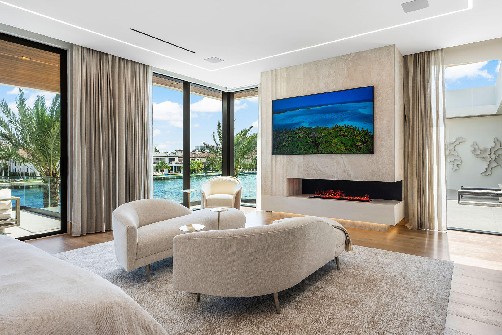 ROYAL PALM YACHT & COUNTRY CLUB - Residential