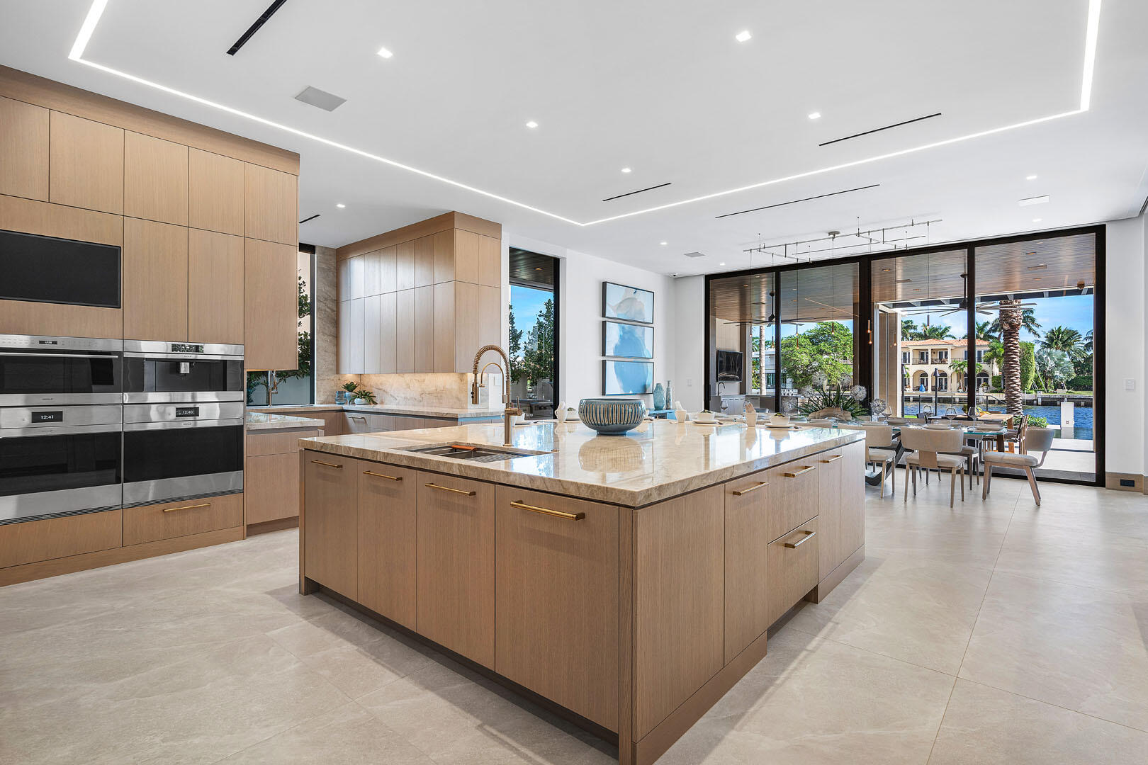 ROYAL PALM YACHT & COUNTRY CLUB - Residential