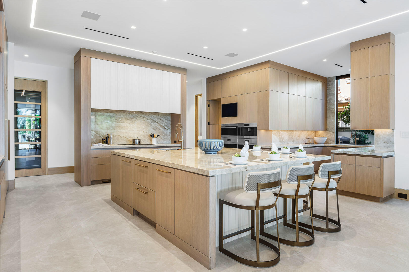 ROYAL PALM YACHT & COUNTRY CLUB - Residential