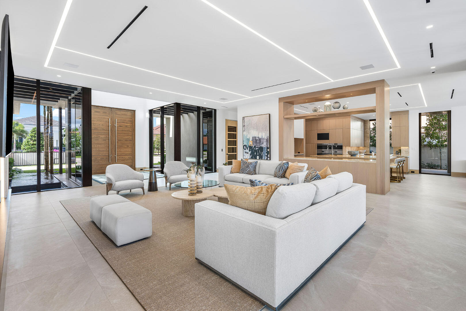 ROYAL PALM YACHT & COUNTRY CLUB - Residential