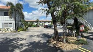 OAKLAND GROVE VILLAGE CONDO - Residential
