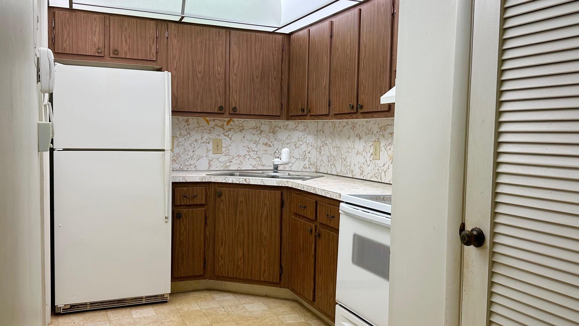 OAKLAND GROVE VILLAGE CONDO - Residential