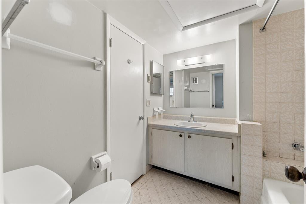 OAKLAND GROVE VILLAGE CONDO - Residential