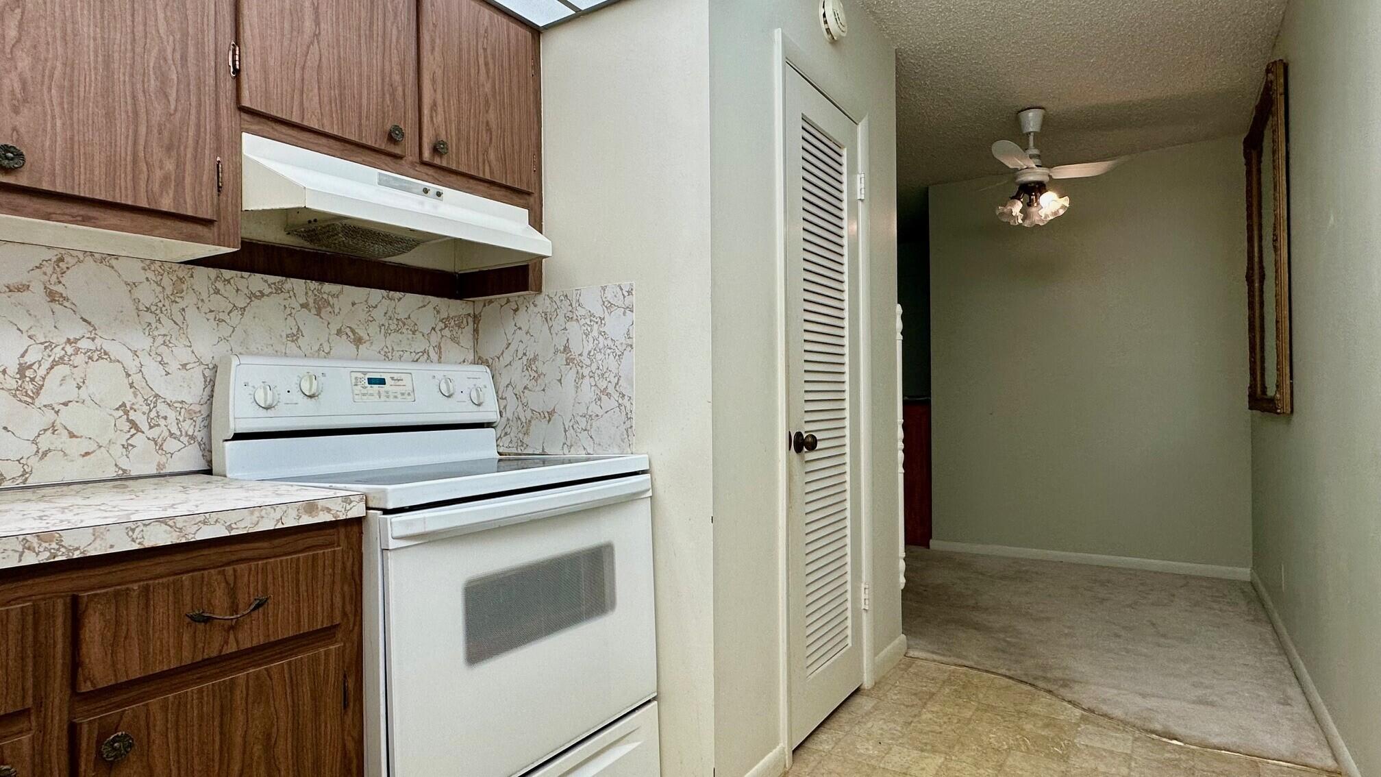 OAKLAND GROVE VILLAGE CONDO - Residential