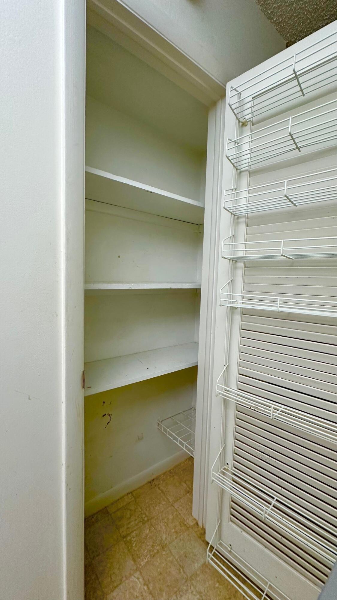OAKLAND GROVE VILLAGE CONDO - Residential