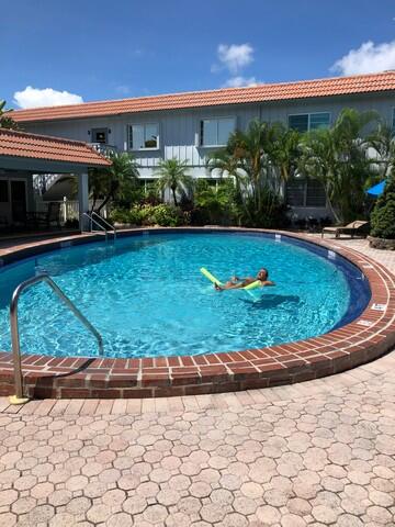 OAKLAND GROVE VILLAGE CONDO - Residential
