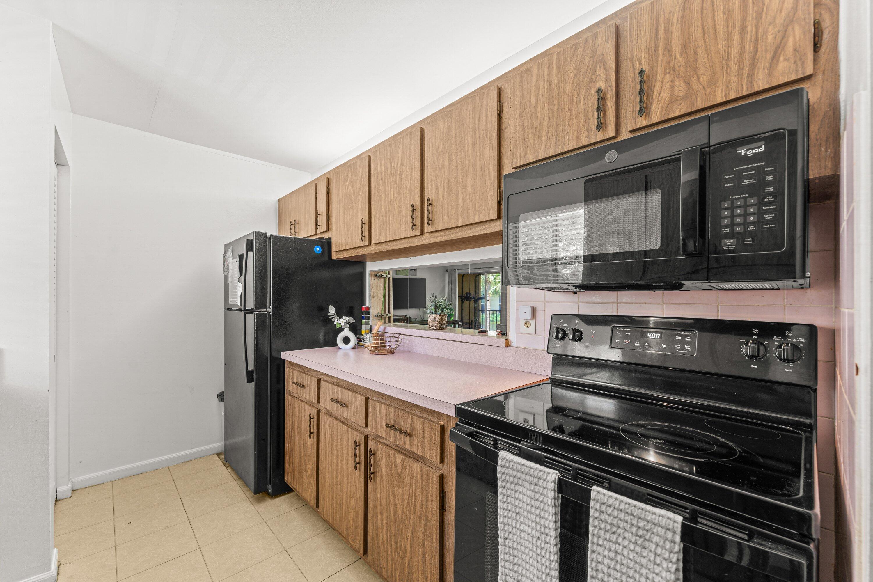 BOCA TERRACE CONDO PH I AND II OR261 - Residential Lease