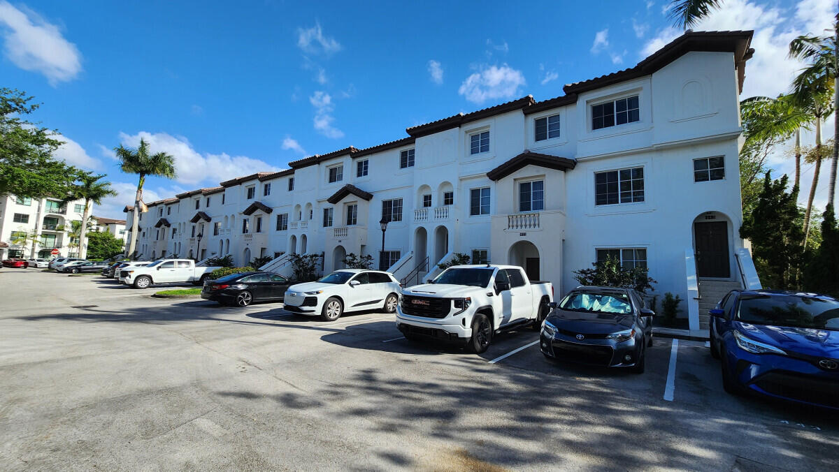 BOARDWALK AT VIZCAYA CONDO - Residential