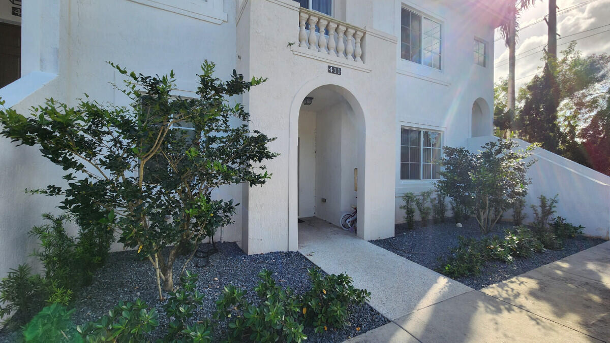 Very private, 1st floor, 3/2 corner unit condo w/ 2 assigned parking spaces + plenty of guest spots. Building roofs replaced 2025. Impact doors and windows throughout. New A/C (end of 2024), refrigerator, stove, and microwave. Bamboo flooring in bedrooms. A+ rated charter school (Somerset Academy) located right behind the unit. Very family friendly community with kids playground and a large, secluded community pool + clubhouse + BBQ grills/tables. Active and transparent association with funded reserves.