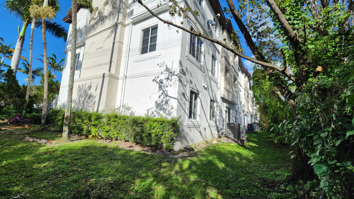BOARDWALK AT VIZCAYA CONDO - Residential