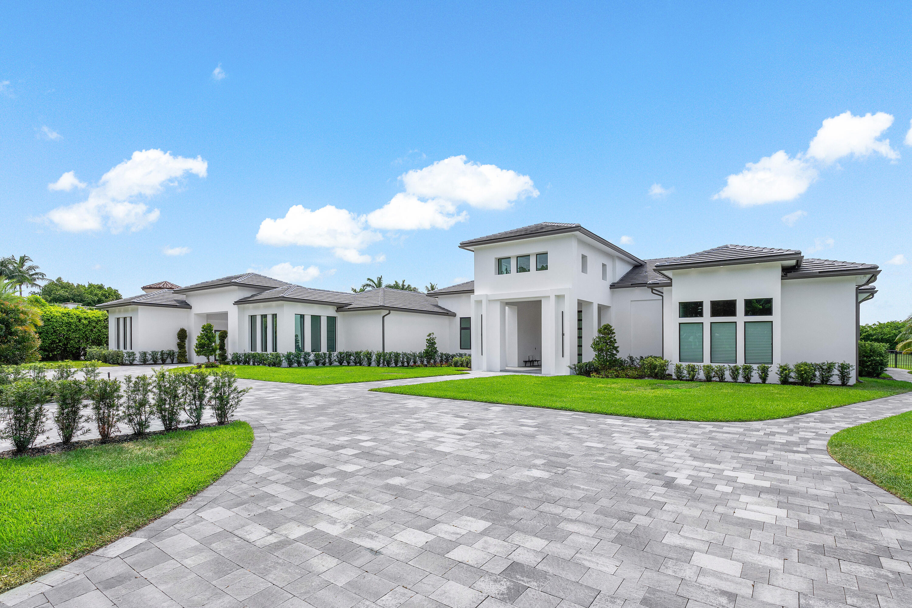 LONG LAKE ESTATES - Residential