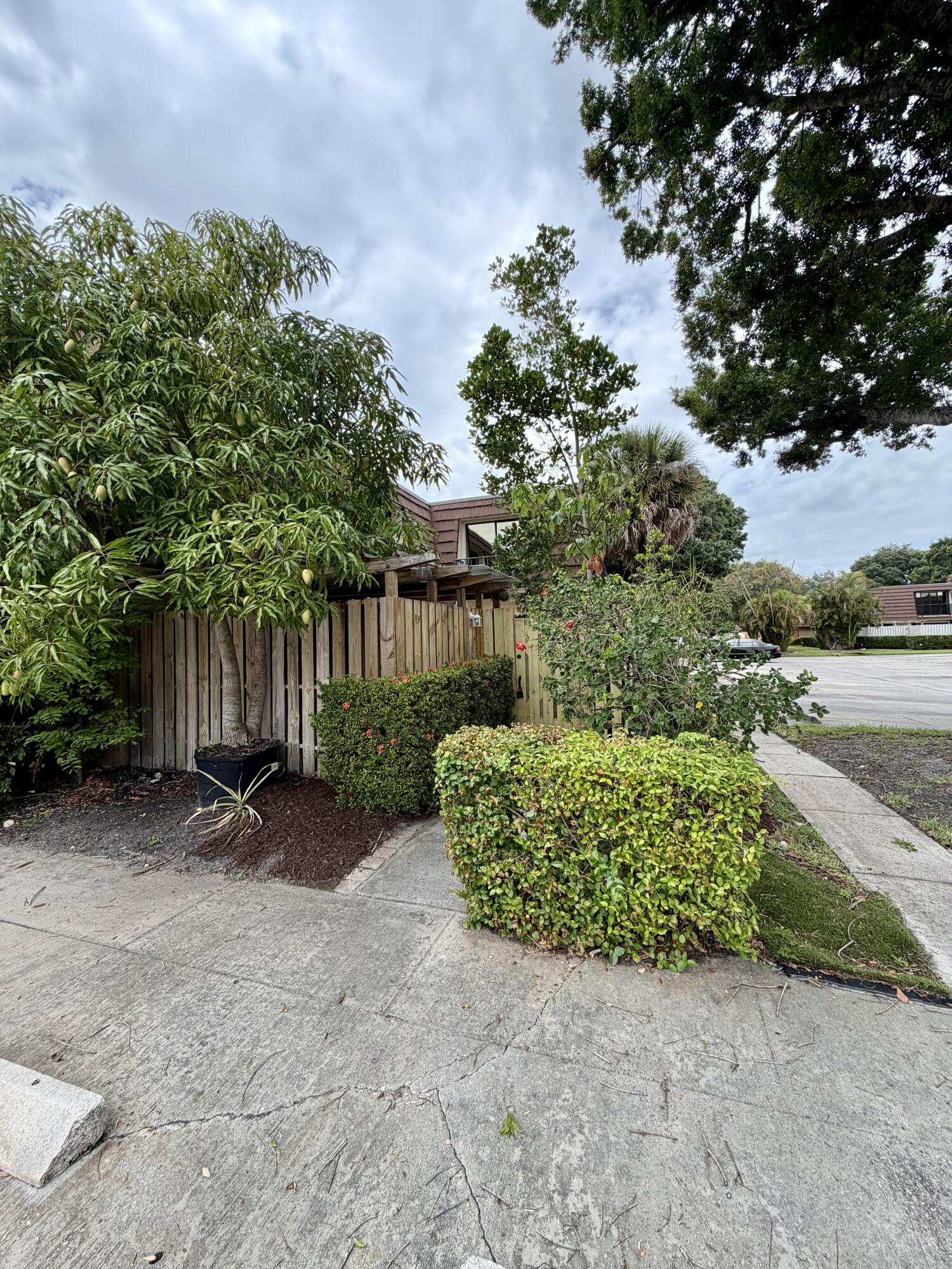 GARDEN LAKES - Residential Lease