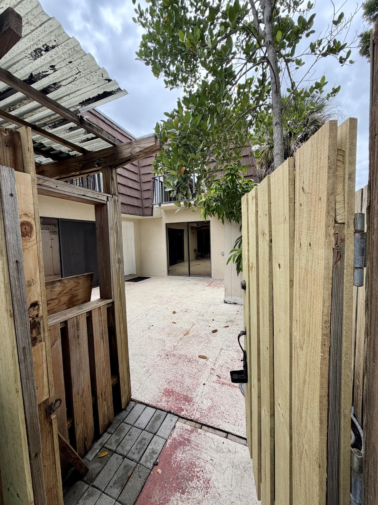 GARDEN LAKES - Residential Lease