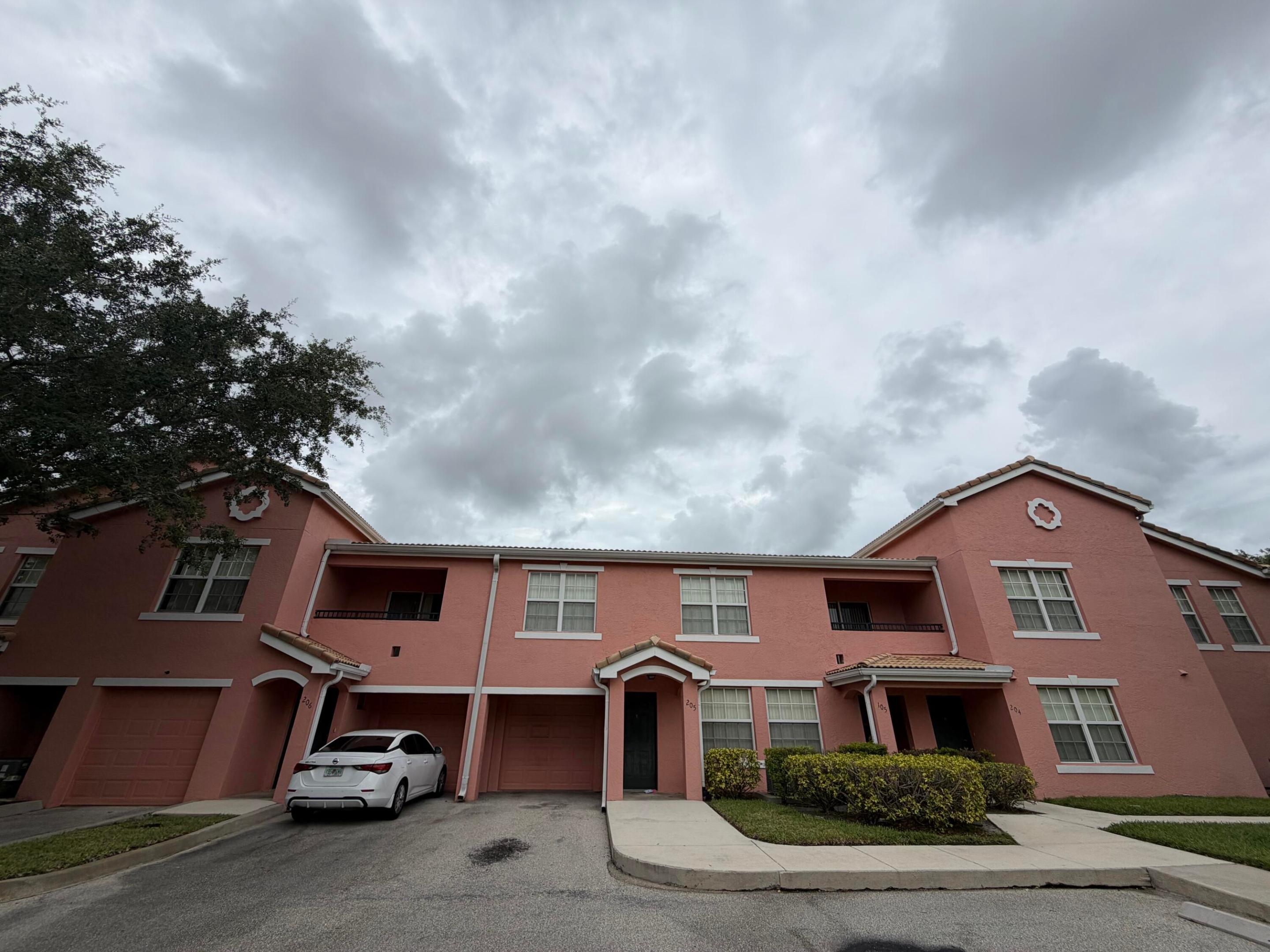 Perfectly located close to major highways, shopping and recreation. 2 bedroom, 2 bathroom, 1 car garage, interior laundry in gated community with pool.