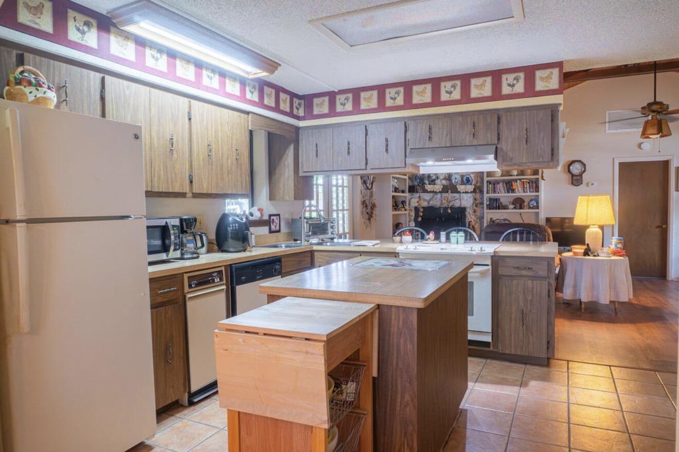 RIVER LAKE ESTATES - Residential