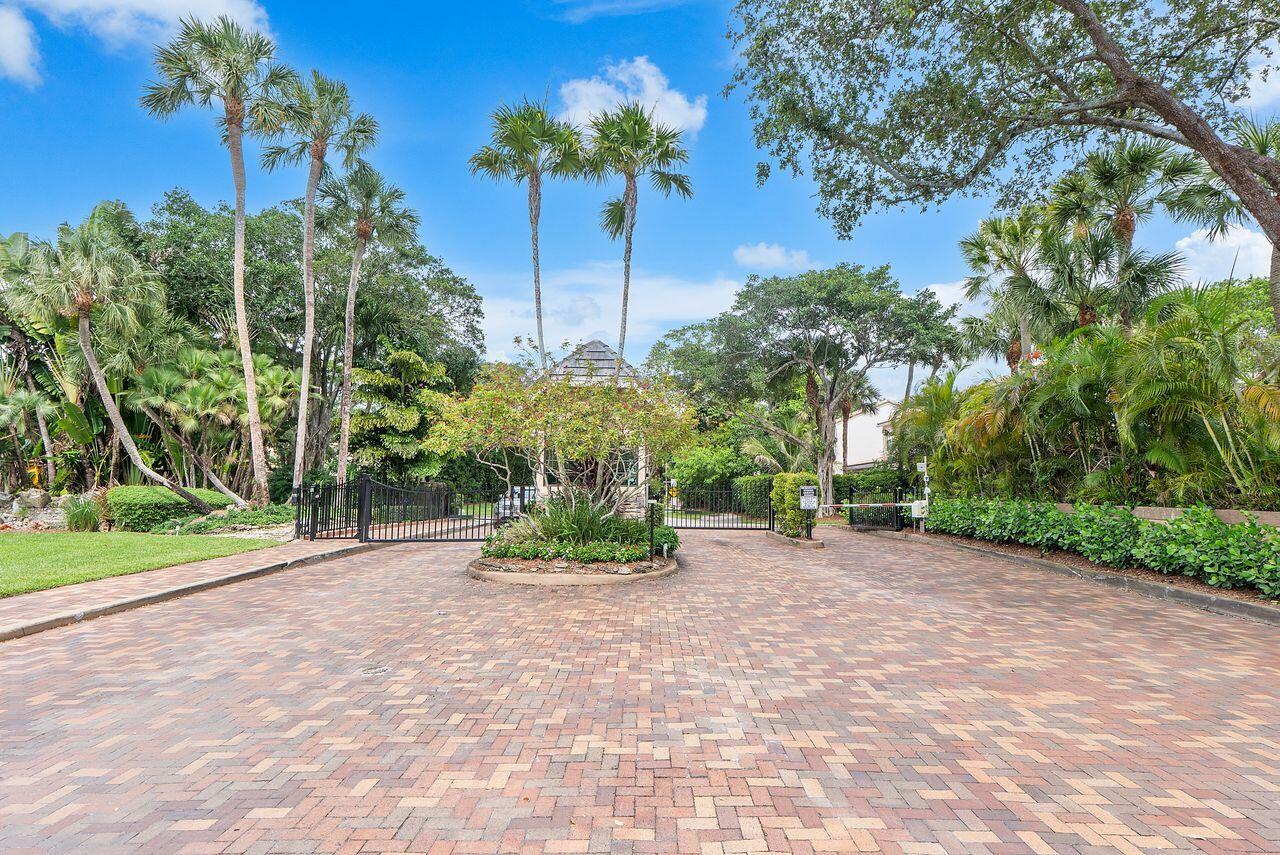 WOODSIDE ESTATES - Residential