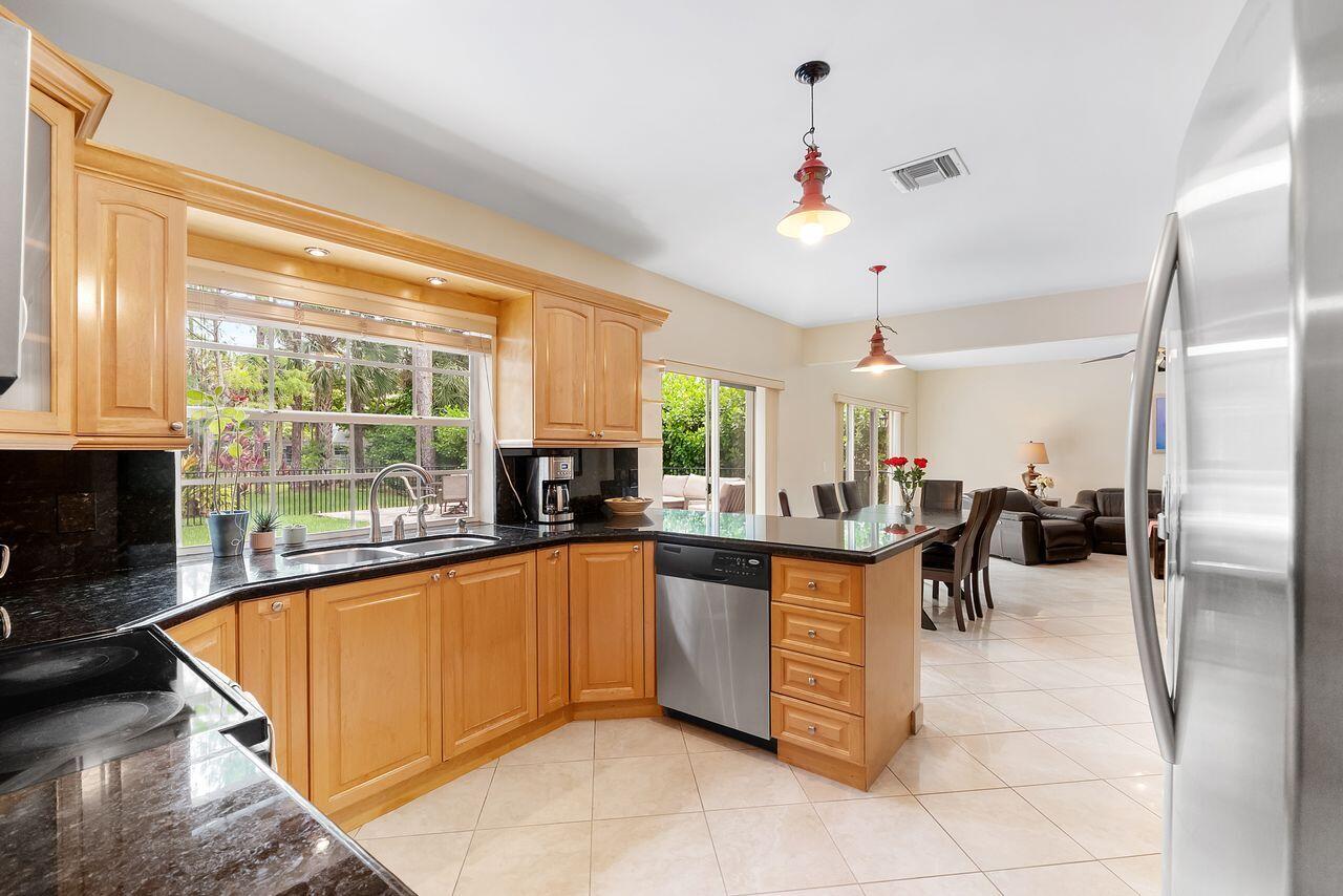 WOODSIDE ESTATES - Residential