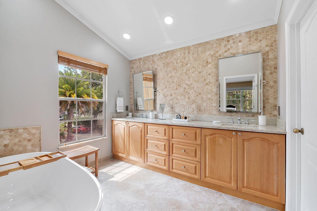 WOODSIDE ESTATES - Residential