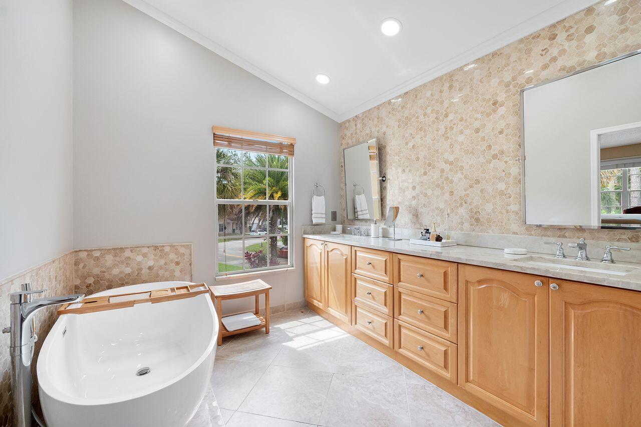 WOODSIDE ESTATES - Residential