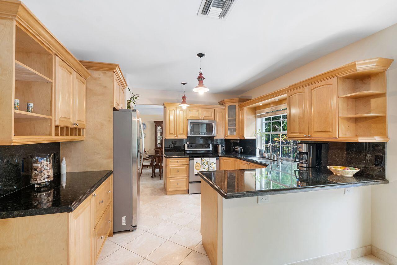 WOODSIDE ESTATES - Residential