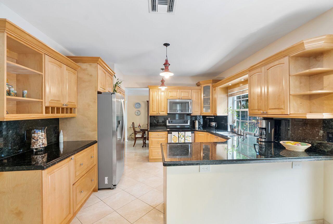 WOODSIDE ESTATES - Residential