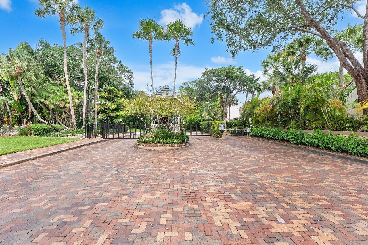 WOODSIDE ESTATES - Residential