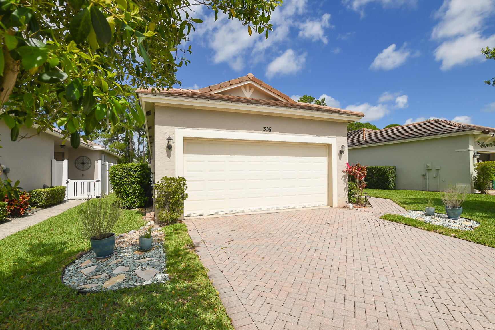 LAKE FOREST POINTE - Residential