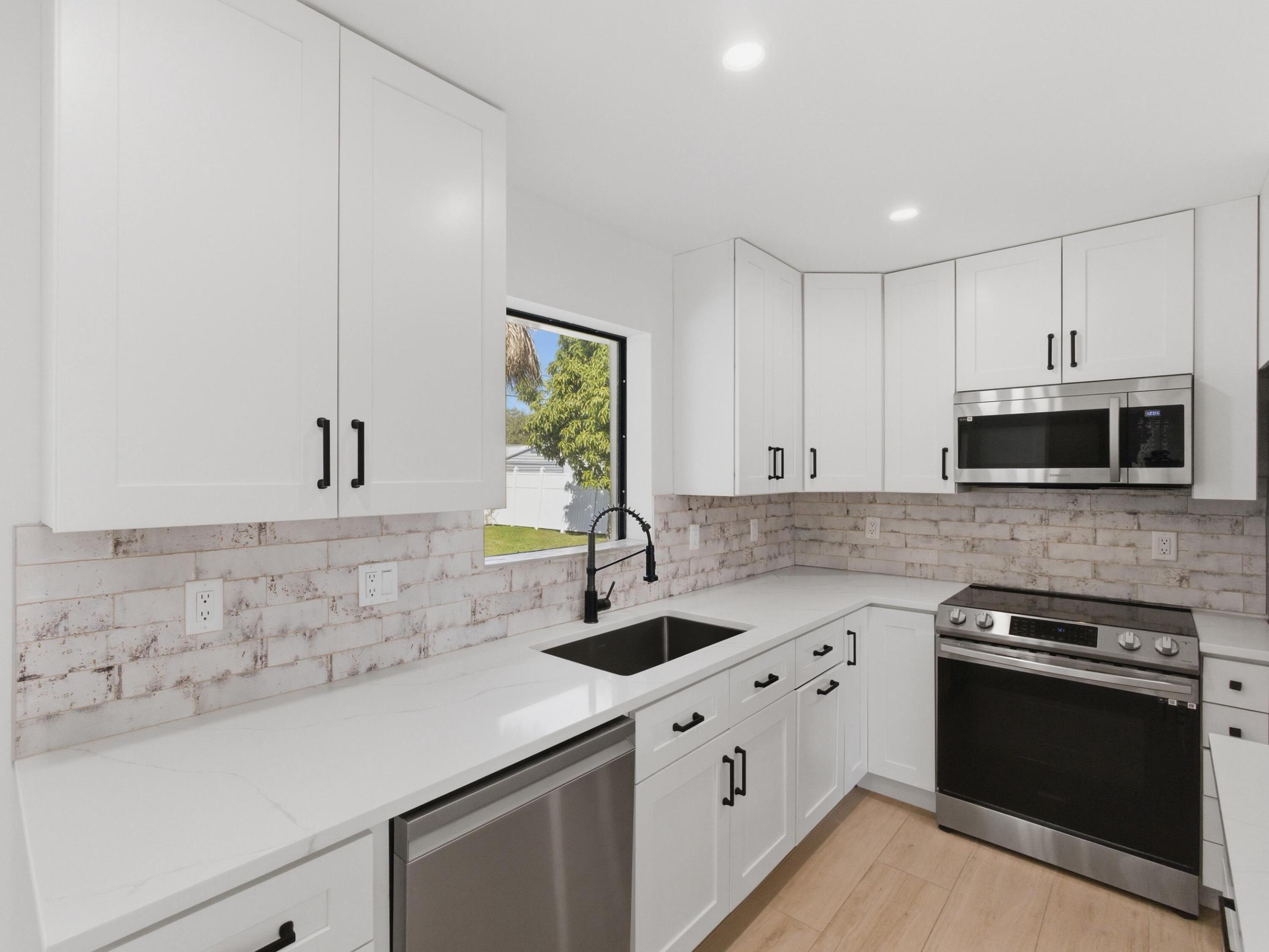 TROPIC VISTA - Residential