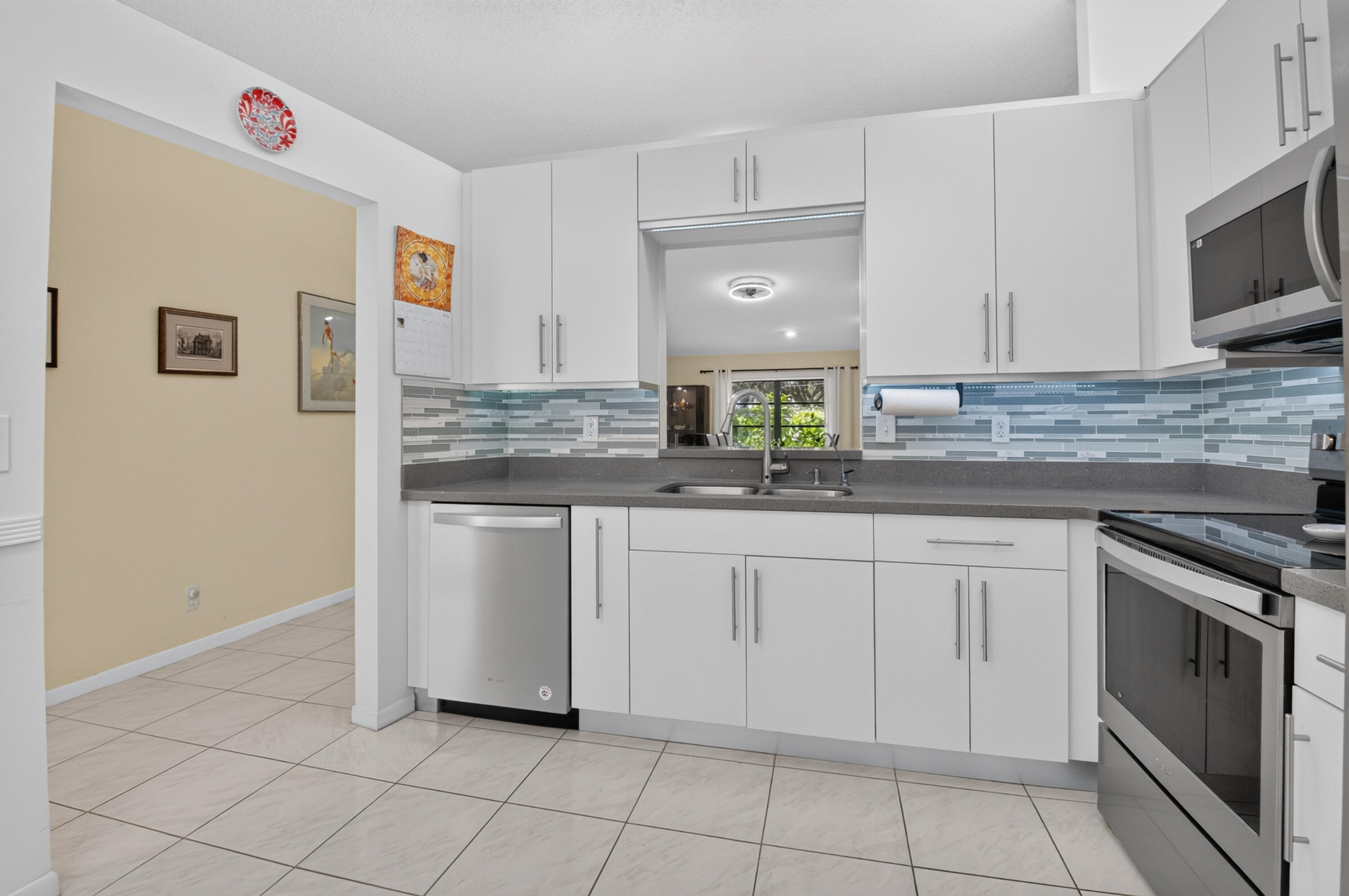 WHISPER WALK/SUMMERWINDS - Residential