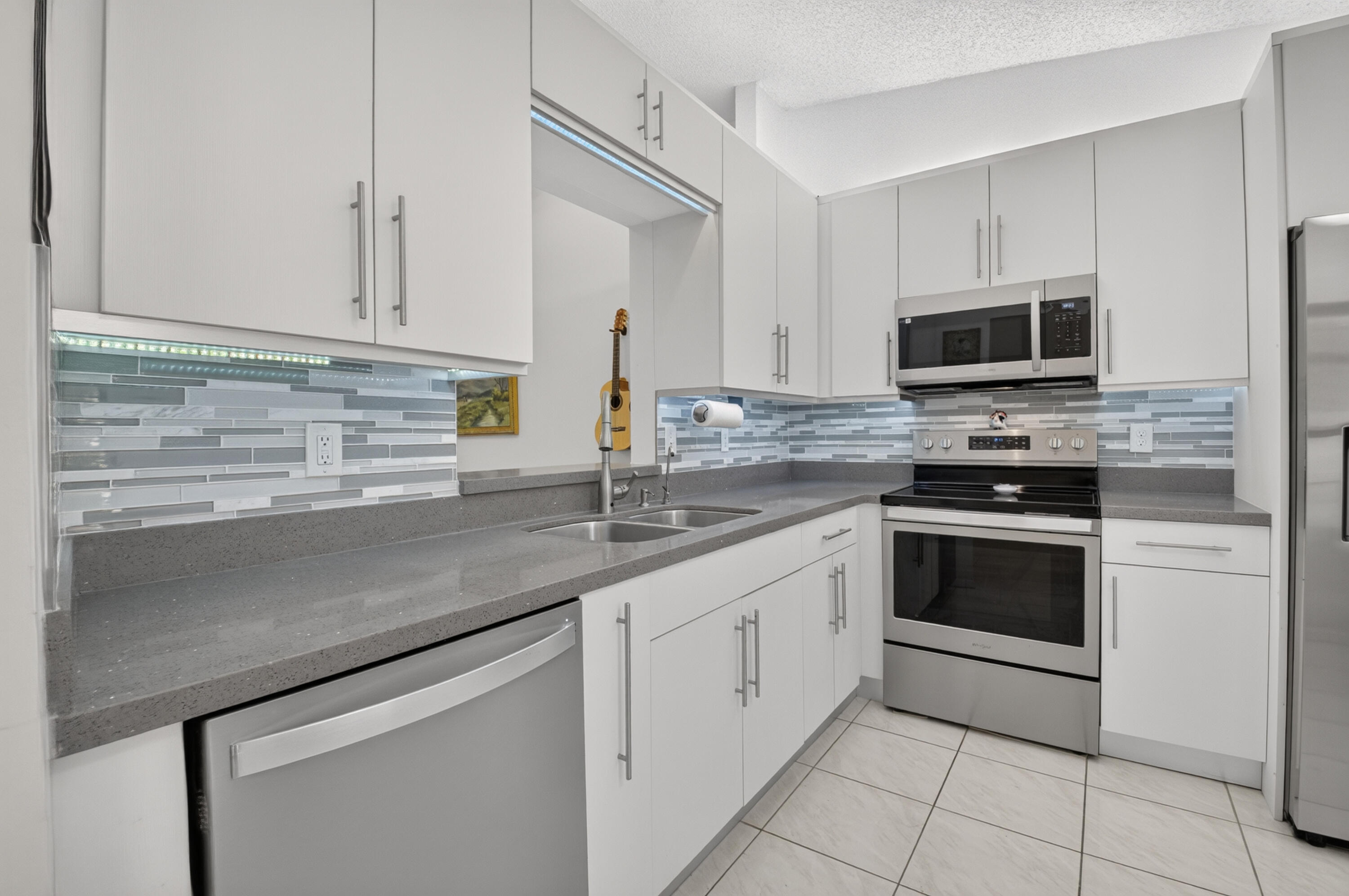 WHISPER WALK/SUMMERWINDS - Residential