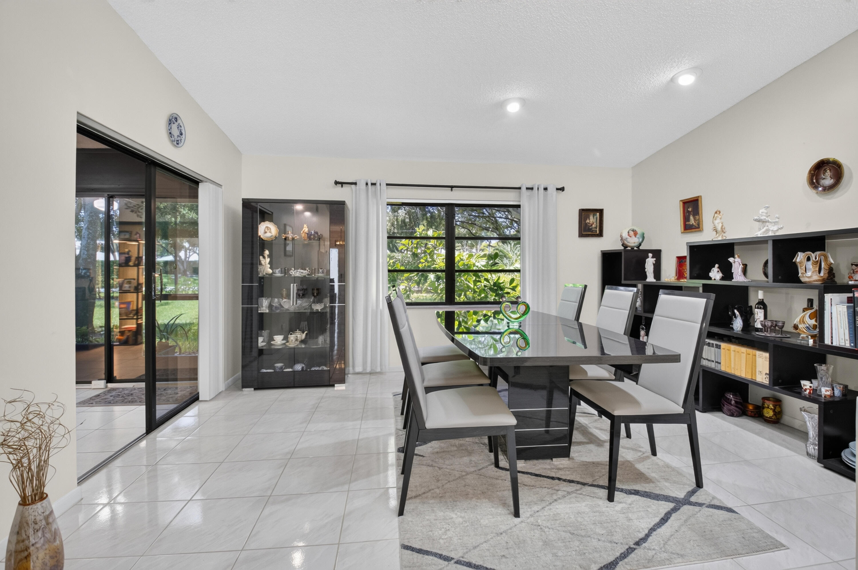 WHISPER WALK/SUMMERWINDS - Residential