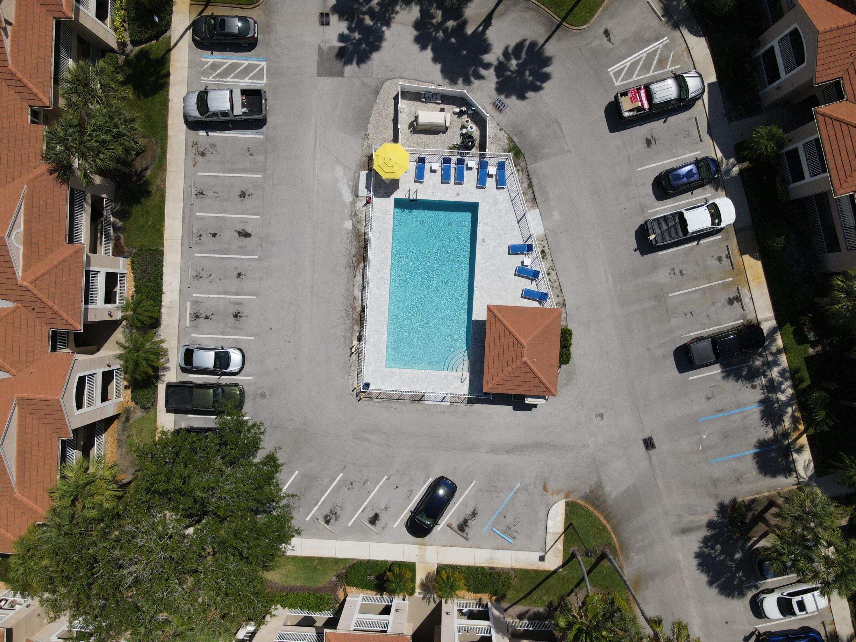 GOLF VILLAS CONDOMINIUM - Residential