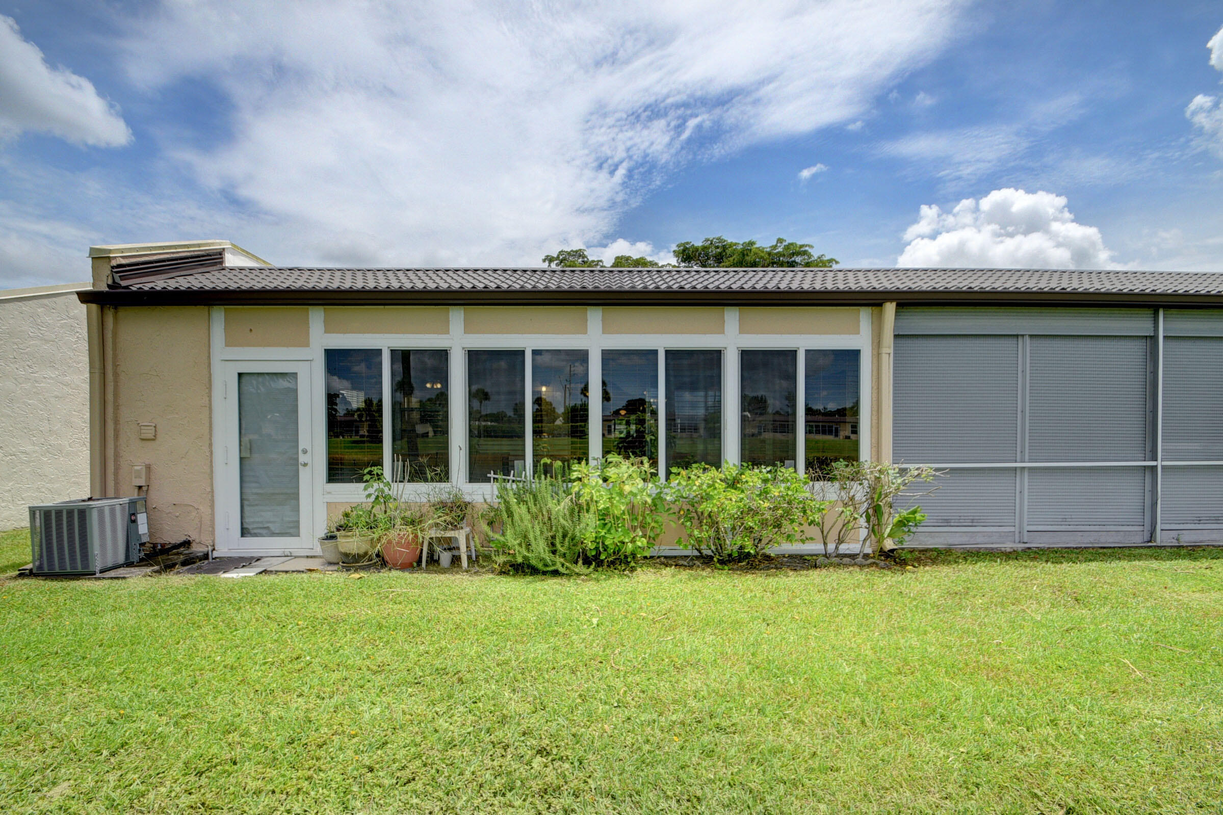 GOLDEN LAKES VILLAGE CONDO F - Residential