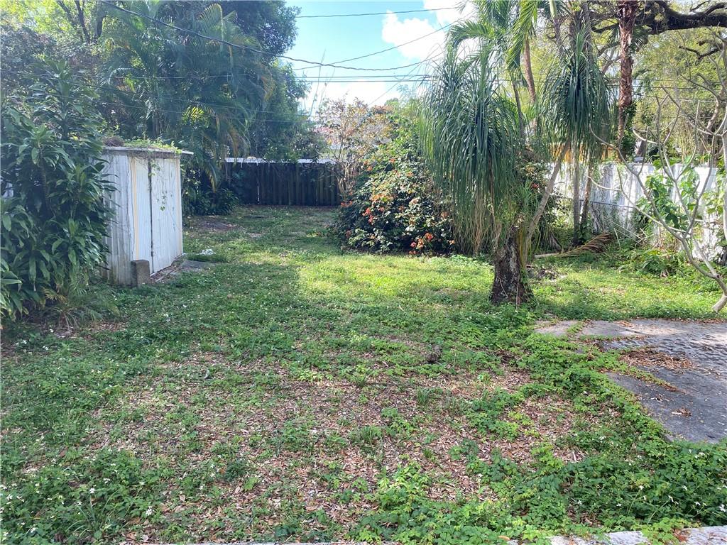 Lauderdale Pines 8-27 B - Residential
