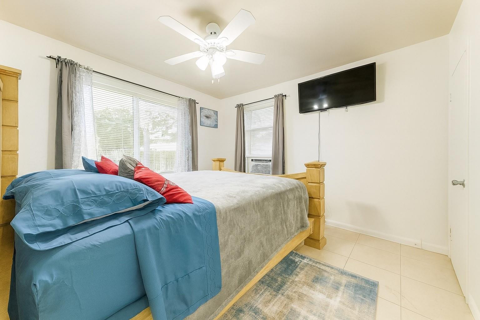 Hollywood 1-21 B - Residential Lease