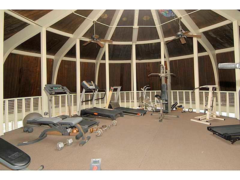 CROSS FOX CONDO - Residential