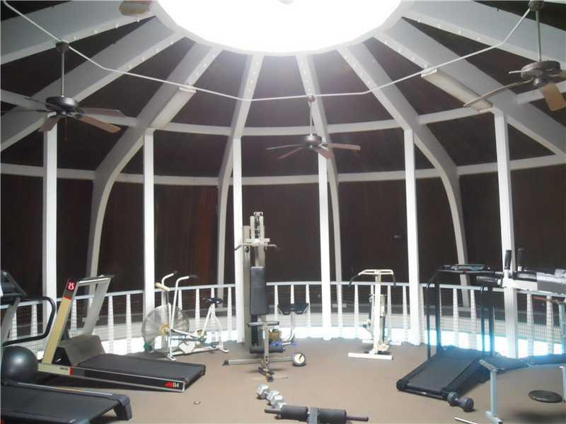 CROSS FOX CONDO - Residential