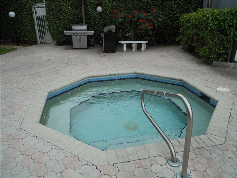 CROSS FOX CONDO - Residential