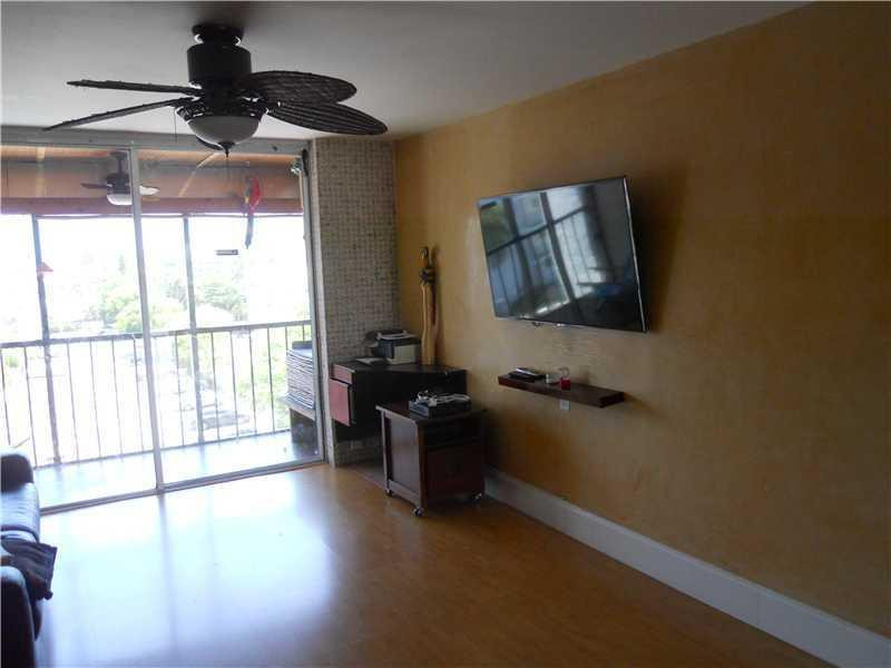 CROSS FOX CONDO - Residential