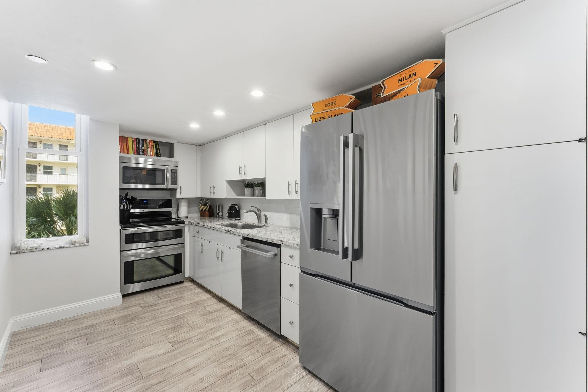 Yacht & Racquet Club - Residential