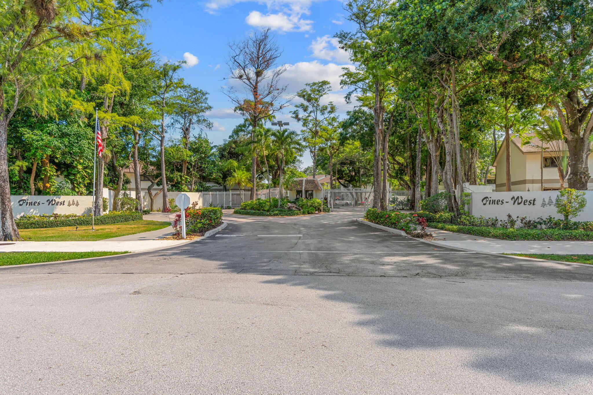 PINES OF OAKLAND FOREST WEST - Residential