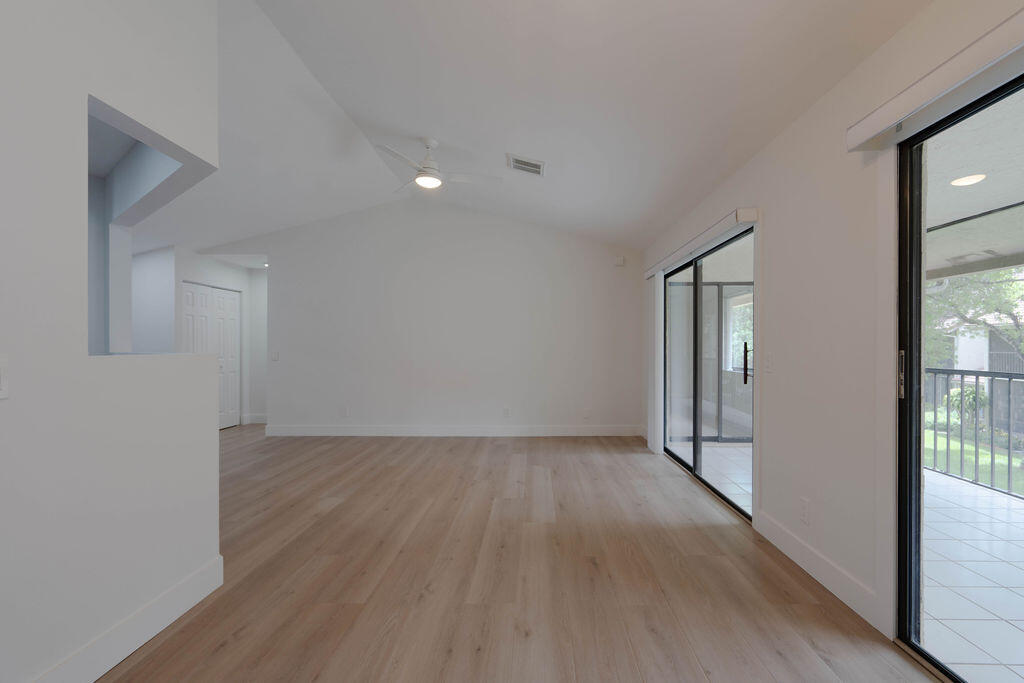 COACH HOUSES OF TOWN PLACE CONDO - Residential