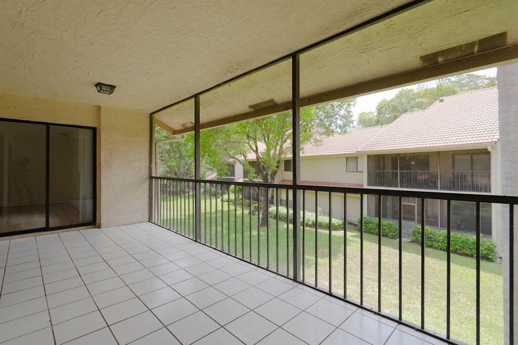 COACH HOUSES OF TOWN PLACE CONDO - Residential