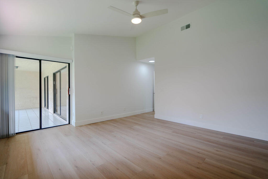 COACH HOUSES OF TOWN PLACE CONDO - Residential